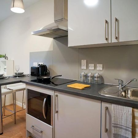 1 Bedroom Apartments, Studios And Ensuite Bedrooms With Shared Kitchen At Centro House In スターリング エクステリア 写真