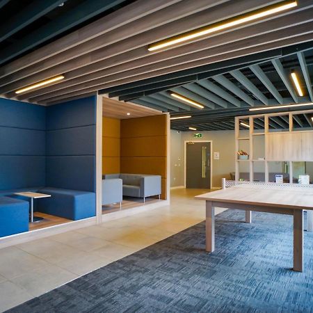 1 Bedroom Apartments, Studios And Ensuite Bedrooms With Shared Kitchen At Centro House In スターリング エクステリア 写真