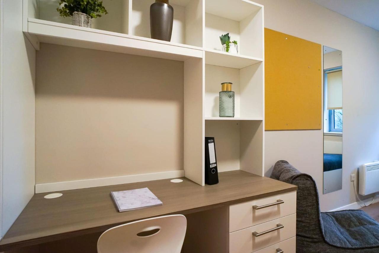 1 Bedroom Apartments, Studios And Ensuite Bedrooms With Shared Kitchen At Centro House In スターリング エクステリア 写真