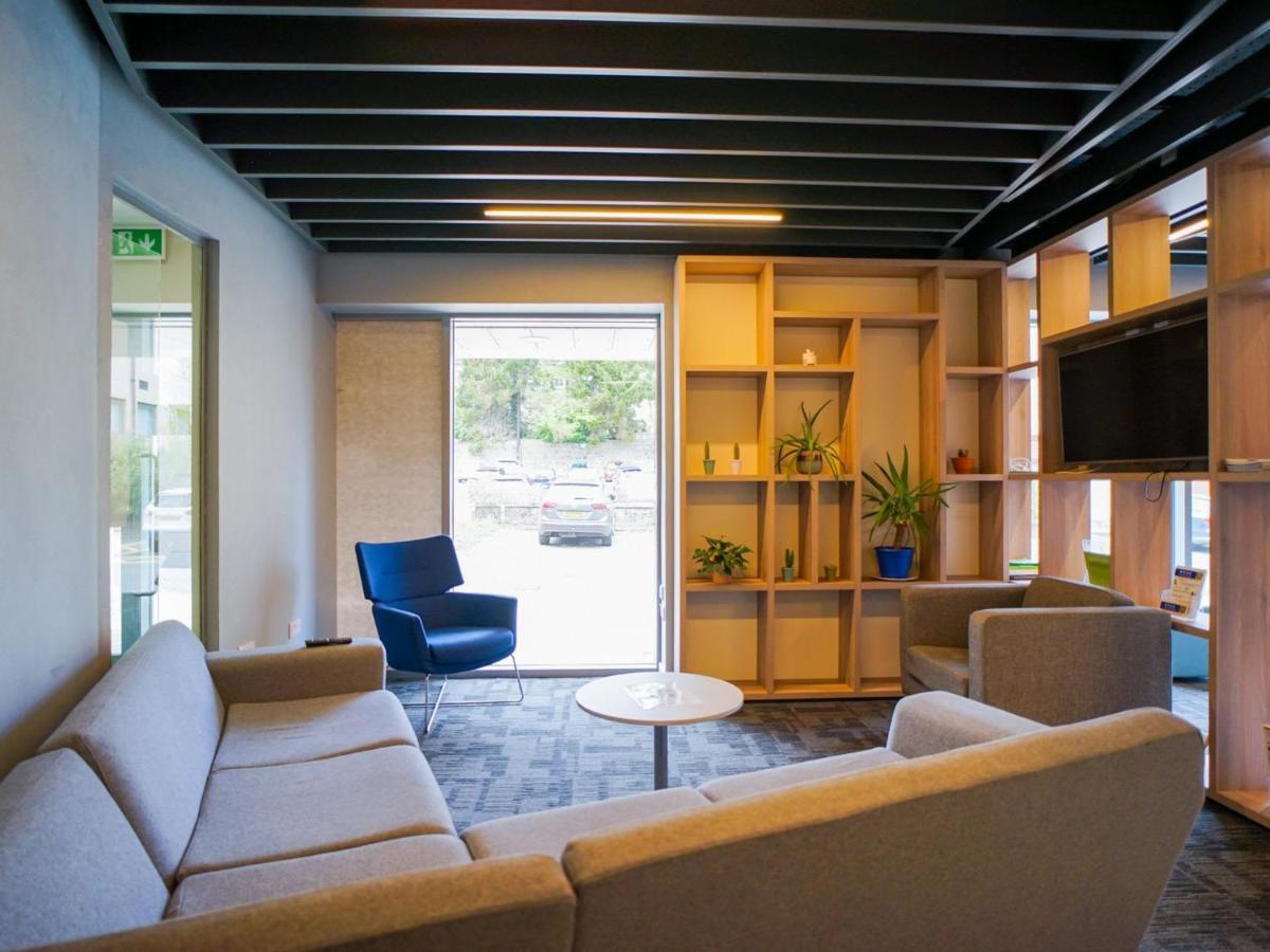 1 Bedroom Apartments, Studios And Ensuite Bedrooms With Shared Kitchen At Centro House In スターリング エクステリア 写真