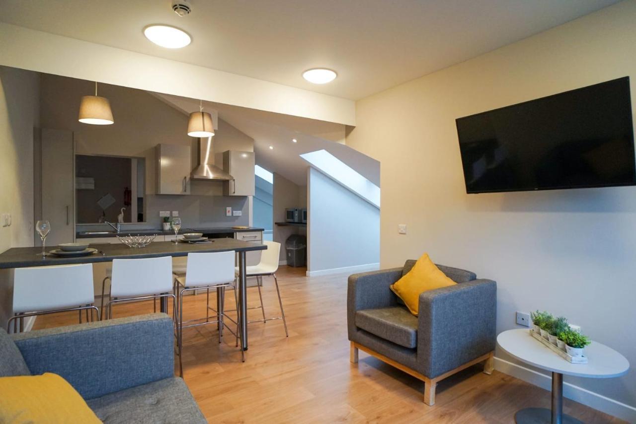 1 Bedroom Apartments, Studios And Ensuite Bedrooms With Shared Kitchen At Centro House In スターリング エクステリア 写真