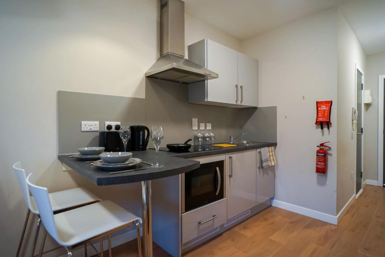 1 Bedroom Apartments, Studios And Ensuite Bedrooms With Shared Kitchen At Centro House In スターリング エクステリア 写真