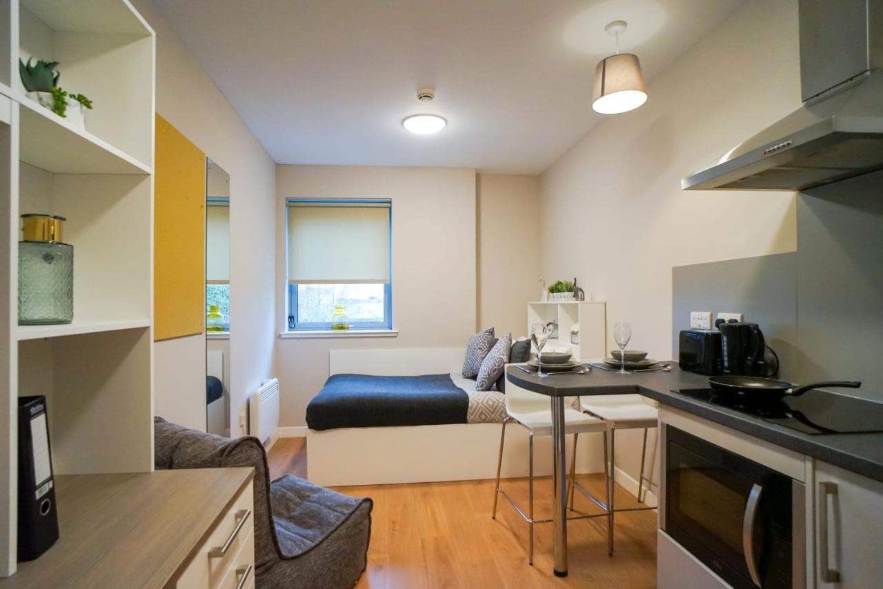 1 Bedroom Apartments, Studios And Ensuite Bedrooms With Shared Kitchen At Centro House In スターリング エクステリア 写真