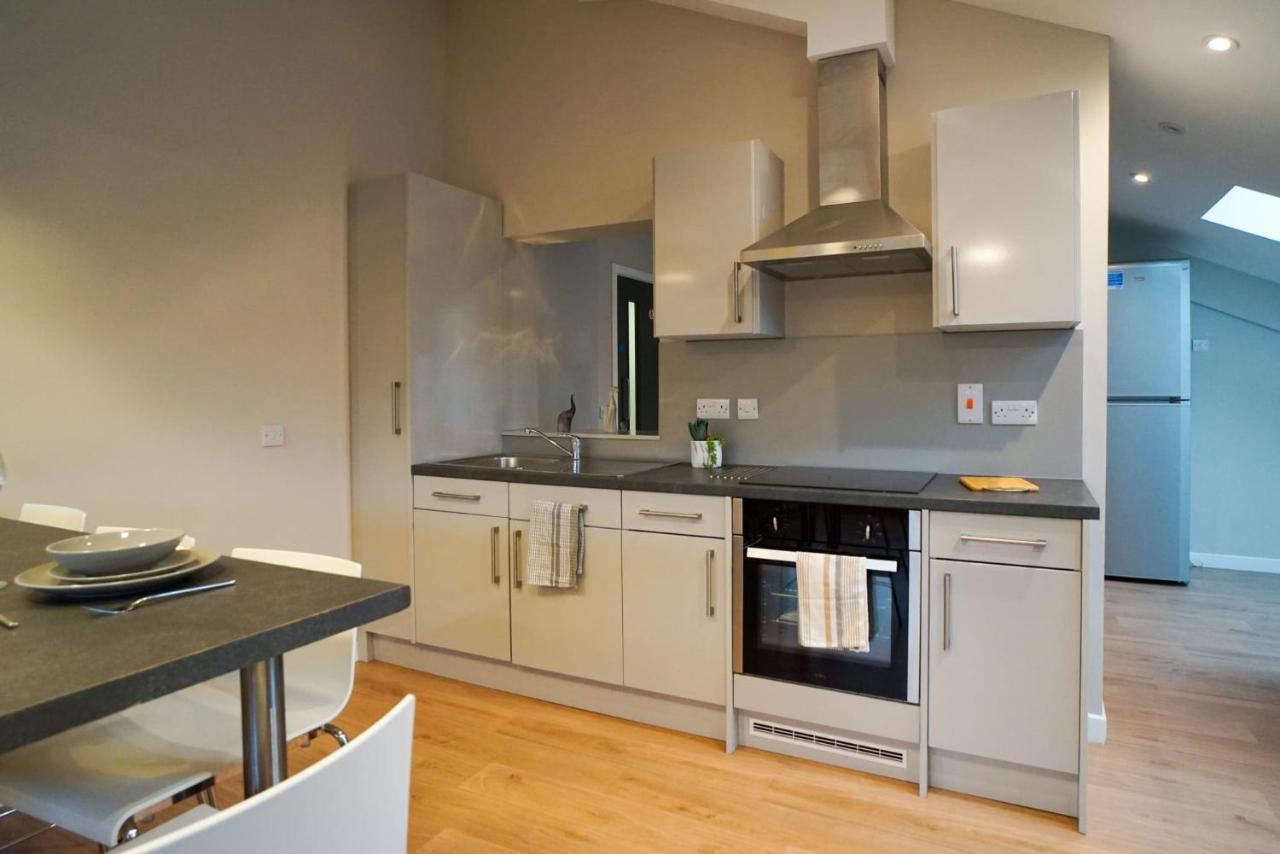 1 Bedroom Apartments, Studios And Ensuite Bedrooms With Shared Kitchen At Centro House In スターリング エクステリア 写真